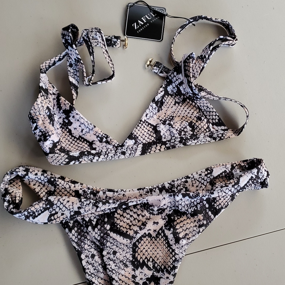 Woman's 2piece Bikini Snake Size 6